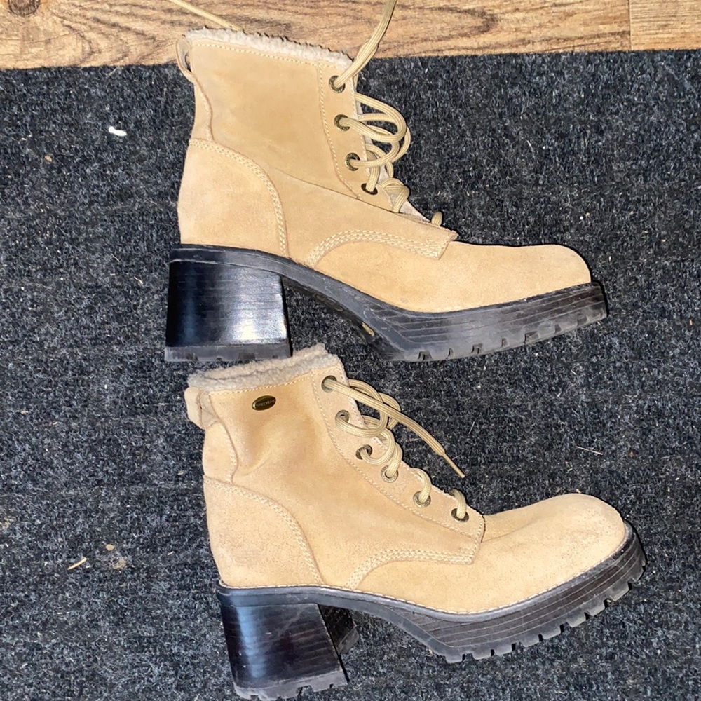 VINTAGE Y2K Sketchers suede square toe chunky heel platform booties. Size 9